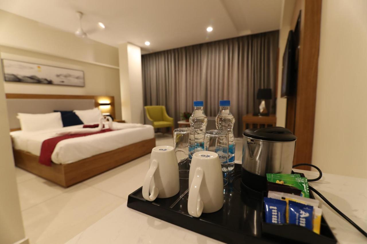 Sri Sri Sri Hotel Khammam Exterior photo
