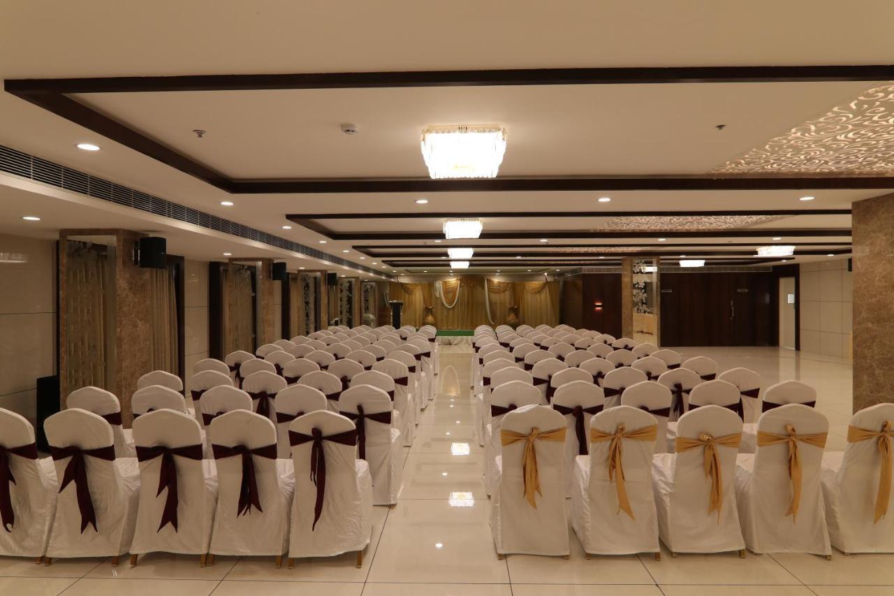 Sri Sri Sri Hotel Khammam Exterior photo