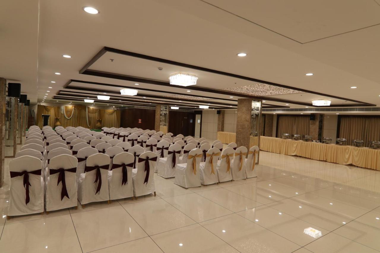 Sri Sri Sri Hotel Khammam Exterior photo