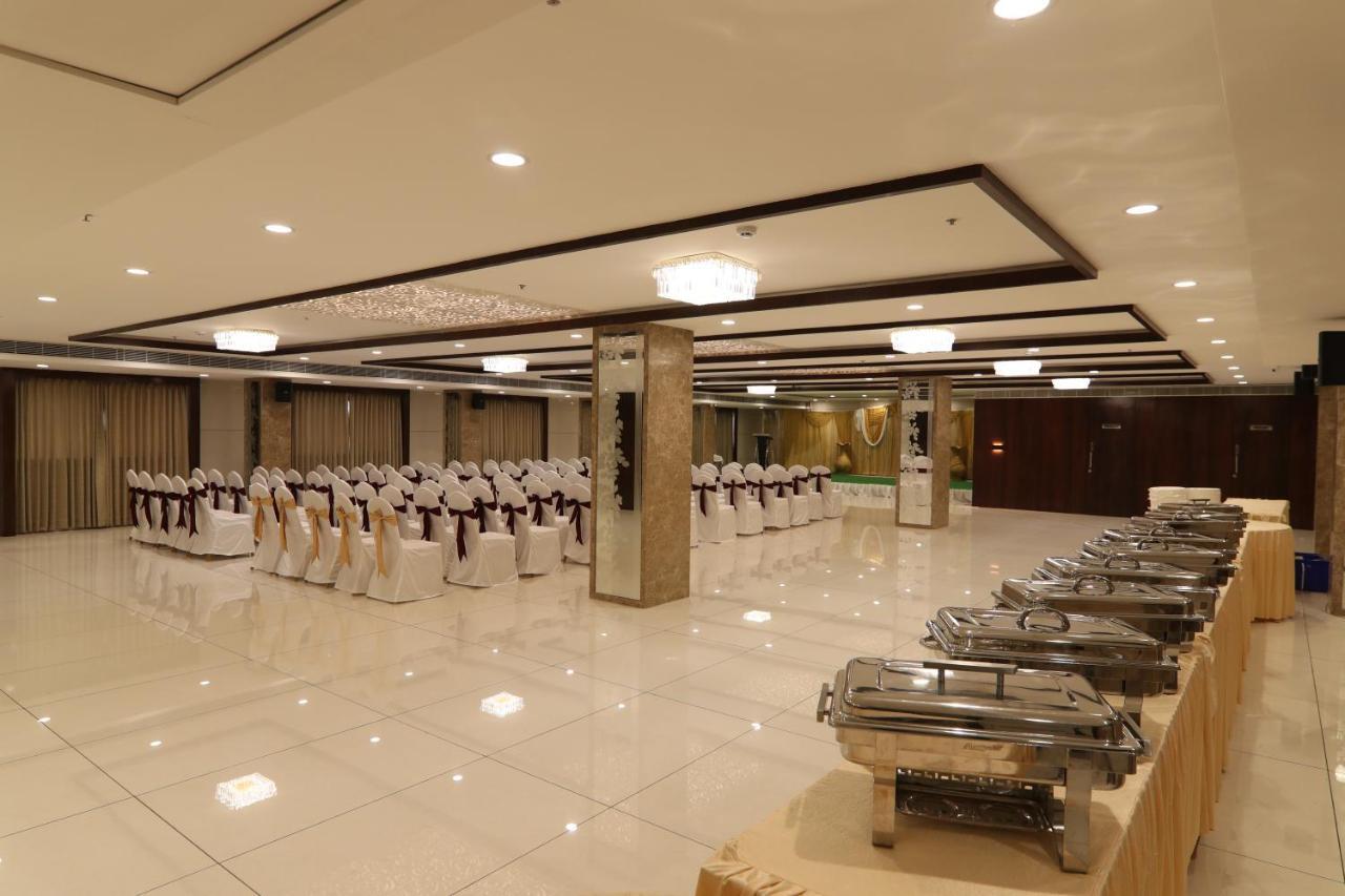Sri Sri Sri Hotel Khammam Exterior photo