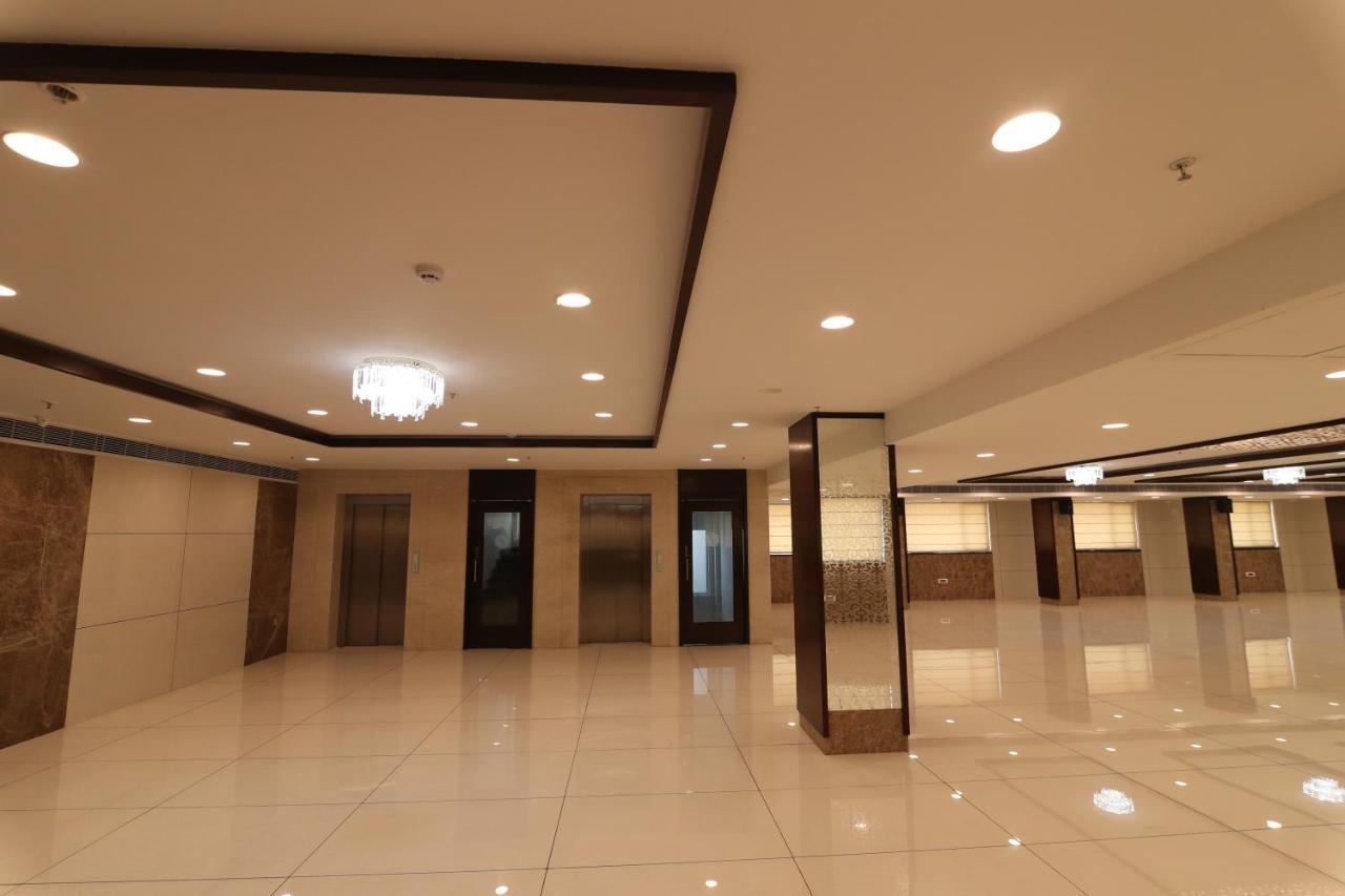 Sri Sri Sri Hotel Khammam Exterior photo