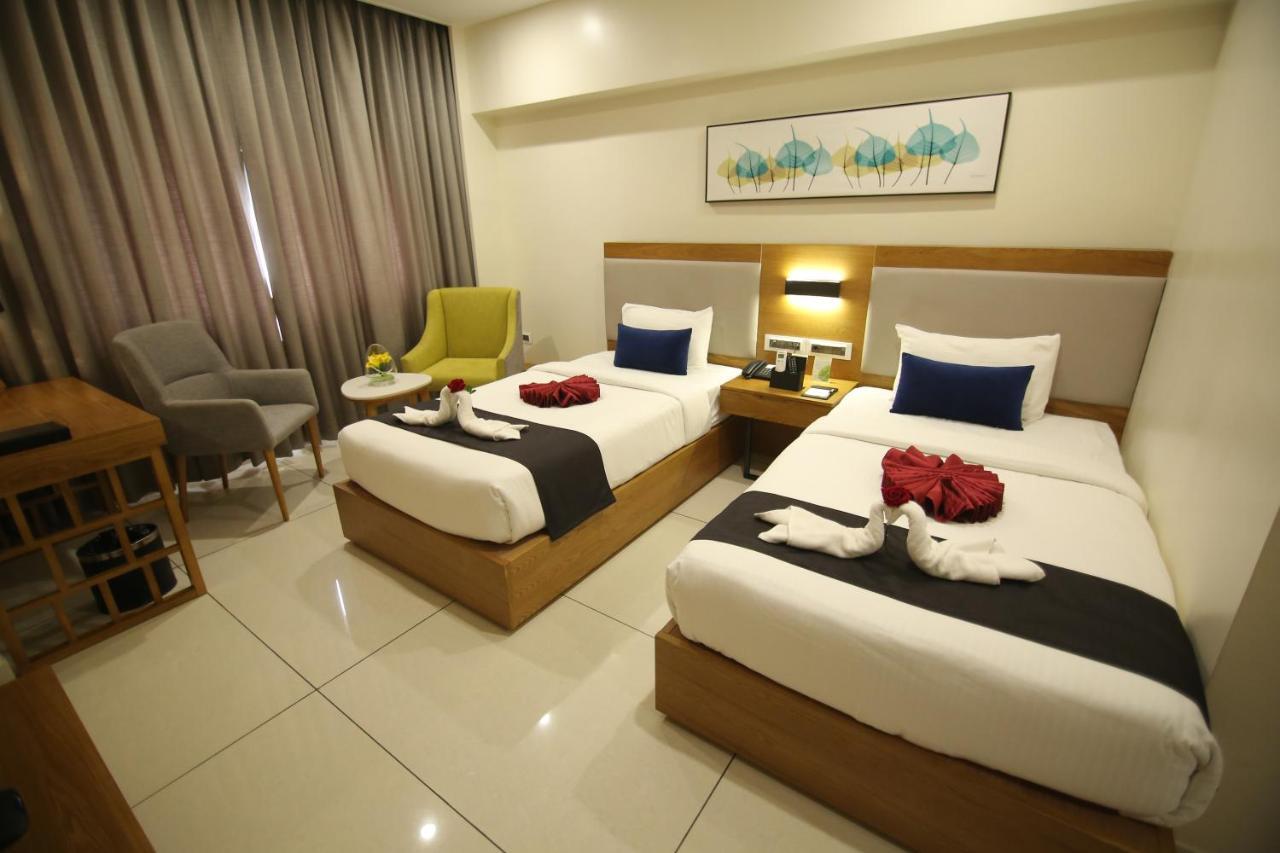 Sri Sri Sri Hotel Khammam Exterior photo